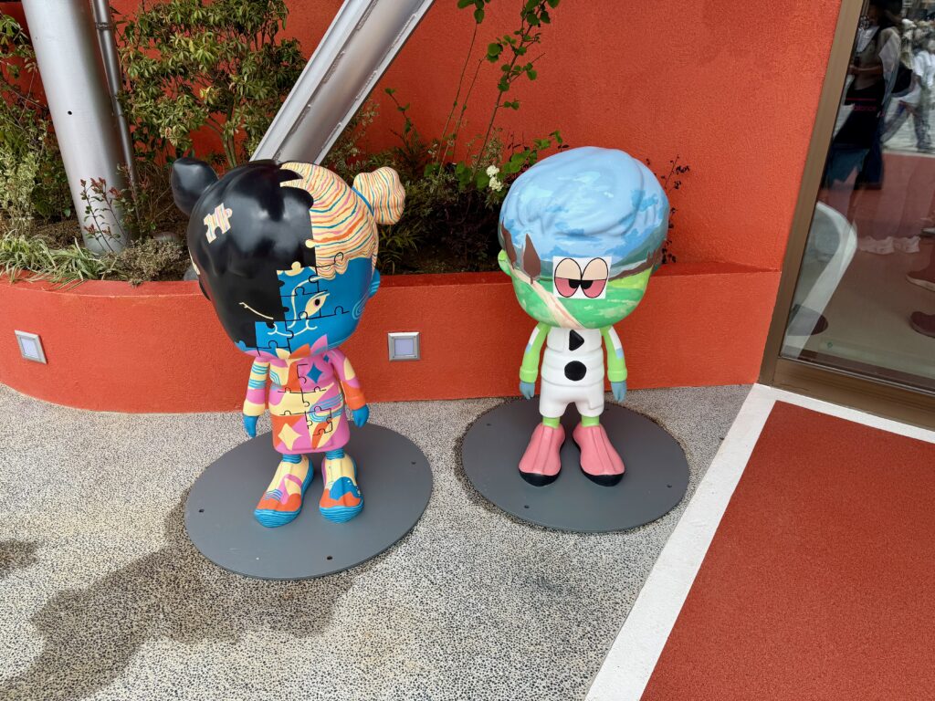 Statues outside the Serbian pavilion