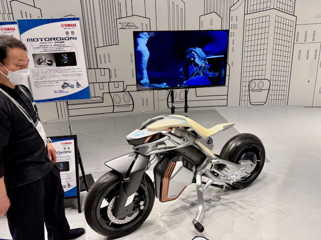 MOTOROiD2 demonstration