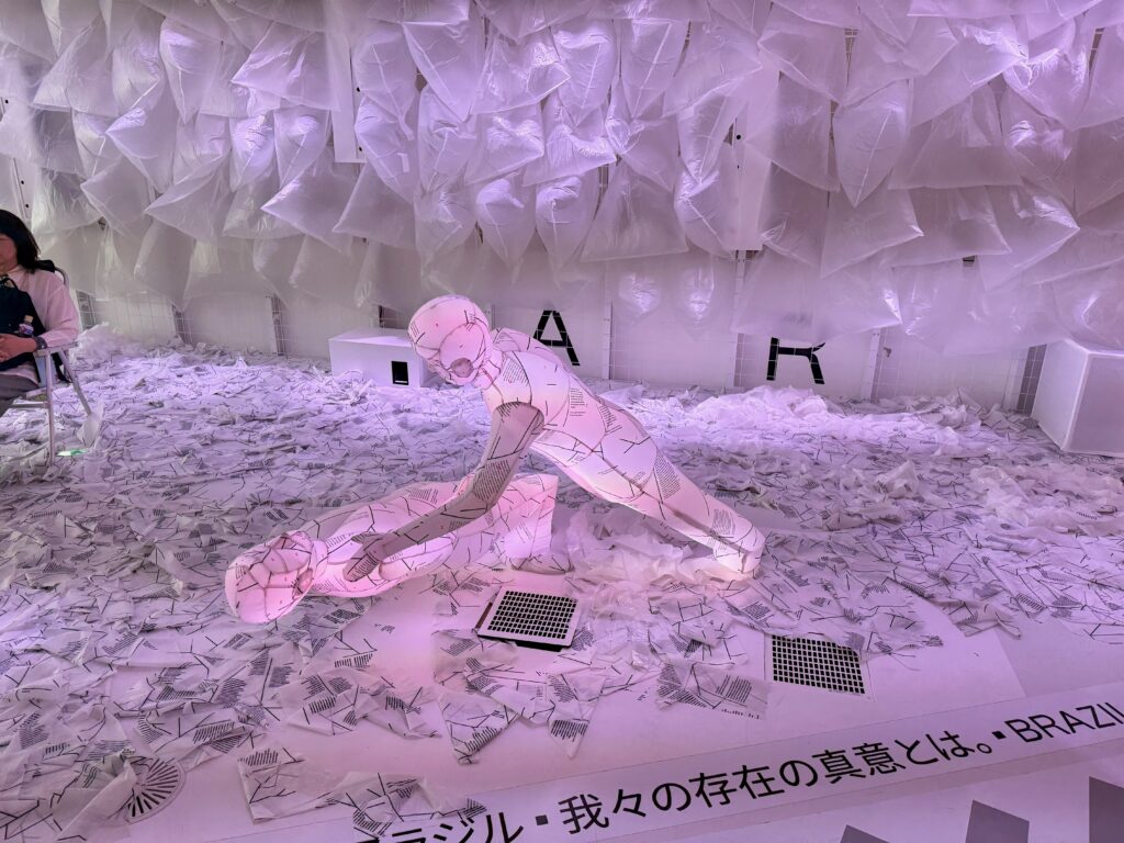 More balloon people?