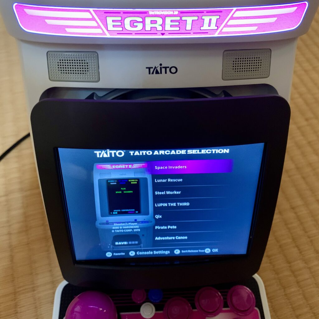 Push in the screen border and it pops out